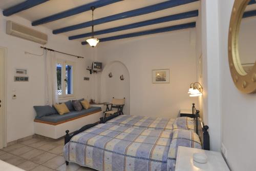 Gallery image of George's beach studios Aliki Paros in Aliki