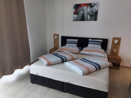 Postel nebo postele na pokoji v ubytování Apartmán Lipno s výhledem na jezero