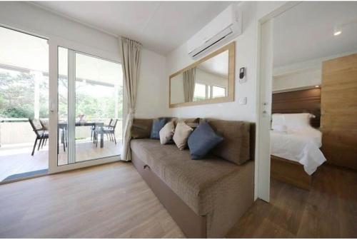 Posteľ alebo postele v izbe v ubytovaní ESTRADA mobile home