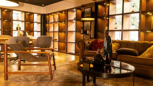 Coin salon dans l'établissement Hotel Indigo Guadalajara Expo by IHG