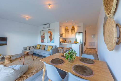 Jardín, Piscina y Fibra Óptica - SimplyTarifa