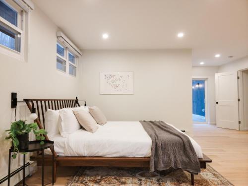 a bedroom with a bed with white sheets and pillows at Hideaway Lodge - Glen Lake, Lake George in Lake George