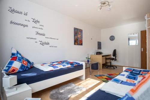 Giường trong phòng chung tại Ferienwohnung Bichler