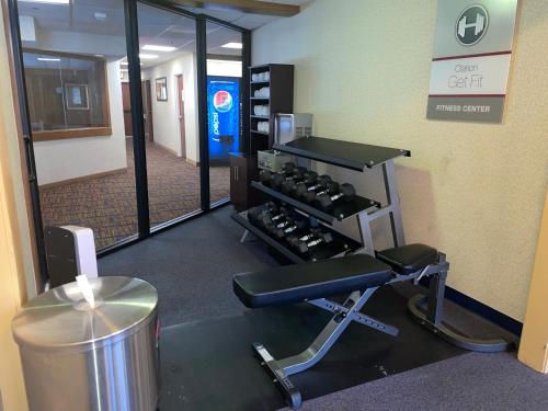 Pusat kecergasan dan/atau kemudahan kecergasan di Howard Johnson by Wyndham Merrillville