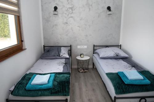 Giường trong phòng chung tại Natalia Rest domki & camp