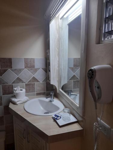 Bilik mandi di guest house MY WAY