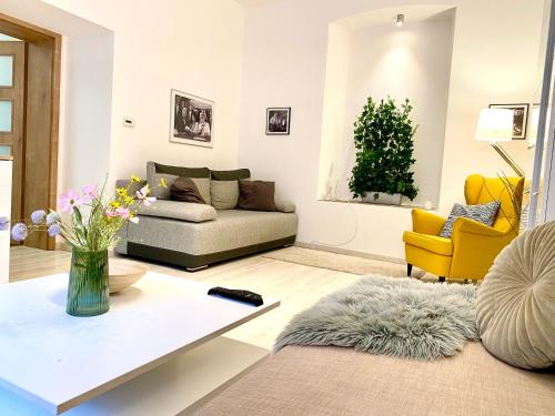 JAMES BOND Apartment TOP Location Air Conditionedにあるシーティングエリア