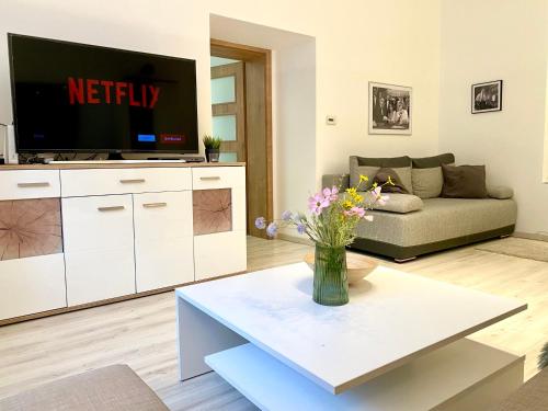 JAMES BOND Apartment TOP Location Air Conditionedにあるテレビまたはエンターテインメントセンター