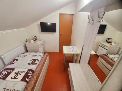a small room with two beds and a small table at Апартаменти "Ілона" в центрі Східниці in Skhidnitsa