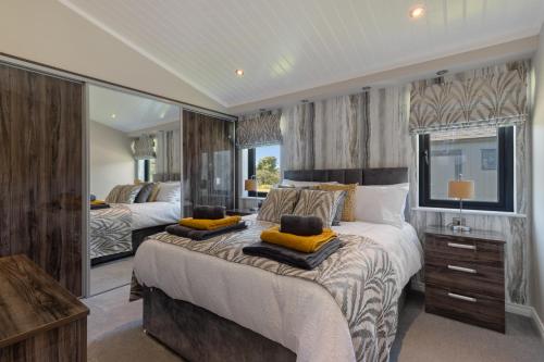 Gallery image of Dewin Bach - Luxury Lodge, Hot Tub, Close to Beach in Penally