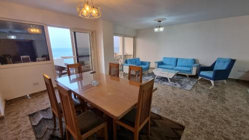 Gallery image of Midpoint Sea View - families only in Alexandria