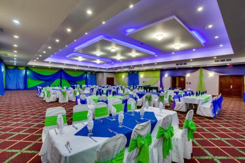 Фотография из галереи Best Western Plus Belize Biltmore Plaza в городе Белиз
