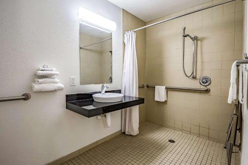 Et badeværelse på Motel 6-Salt Lake City, UT - West - Airport