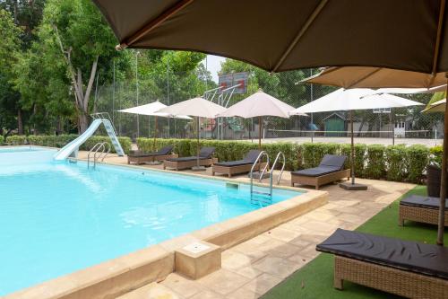 Piscina di Holidays Hotel o nelle vicinanze