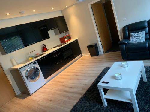 A kitchen or kitchenette at Apartments On The Go