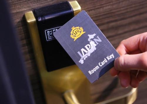 a person holding a tag on a bottle of wine at APA Hotel Kagoshima Tenmonkan in Kagoshima