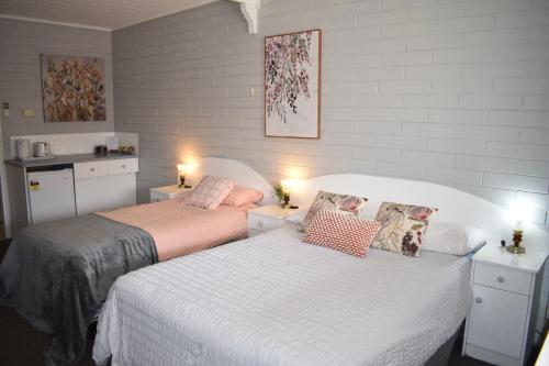 Postel nebo postele na pokoji v ubytování Peterborough Motel