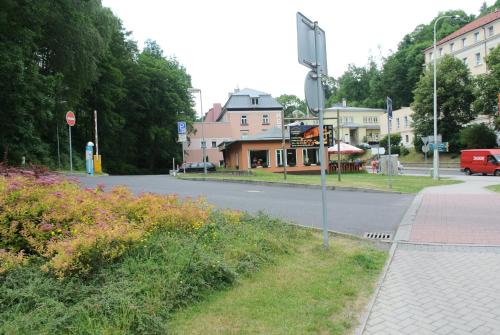 an empty street in a small town with houses at Penzion Haus Regrus in Jáchymov