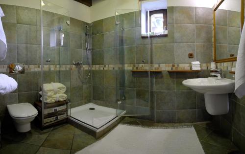 a bathroom with a toilet and a sink at Apartmánový dom Slniečko in Liptovský Ján