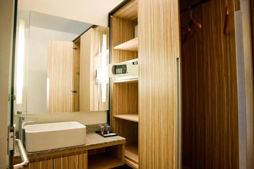 Vannas istaba naktsmītnē The Mesui Hotel Bukit Bintang