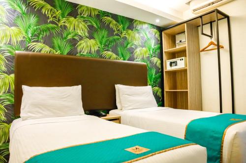 Una cama o camas en una habitación de The Mesui Hotel Bukit Bintang