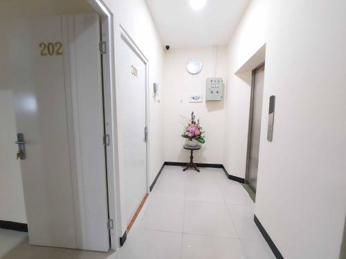 スマランにあるRons City Hotel near Simpang Lima Semarang Mitra RedDoorzのギャラリーの写真