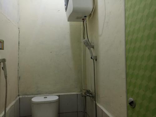 a small bathroom with a toilet and a water tank at Hoya Residence Syariah in Sodong