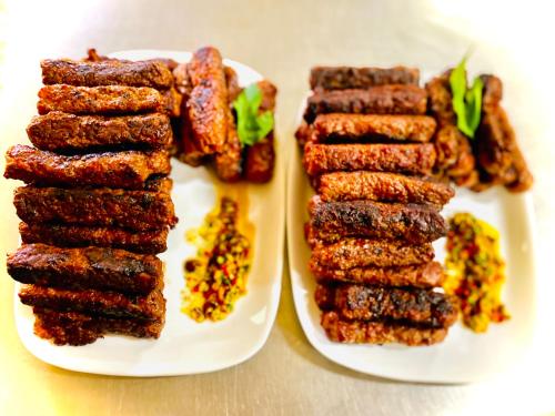 a plate of fried food on a table at house in the woods in Reşiţa