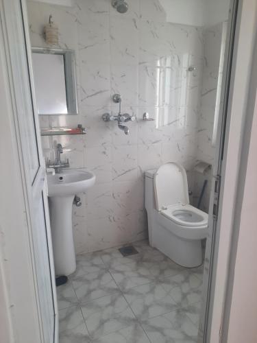 Eco Inn Guest Houseにあるバスルーム