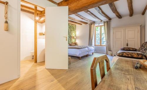 a bedroom with a bed and a table in a room at Le Domaine de Moroges in Moroges