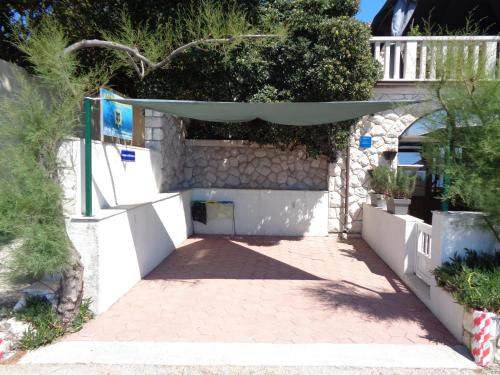 Κήπος έξω από το Apartman M Orebic
