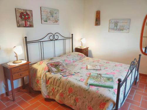 a bedroom with a bed and a table with lamps at San Lorenzo Agriturismo in Buonconvento