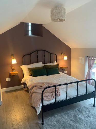 A bed or beds in a room at Stay Barrow Blueway - The Stables