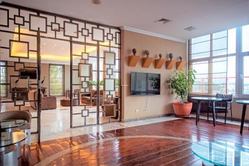 TV a/nebo společenská místnost v ubytování Amazonia Jamor Hotel