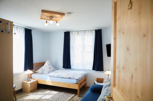 En eller flere senge i et værelse på Gasthof & Pension Steppacher