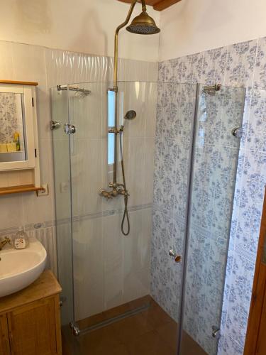 a bathroom with a shower and a sink at Öregház 1839 in Csopak