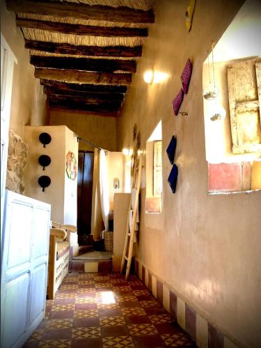 a hallway of a house with a tile floor at Maison d'hôte ''J'' in Agdz