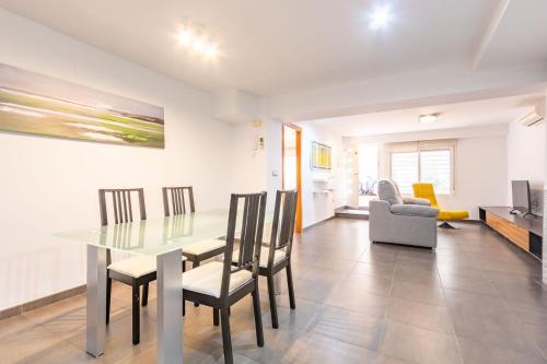 Alhondiga Oasis Suite by Valcambre