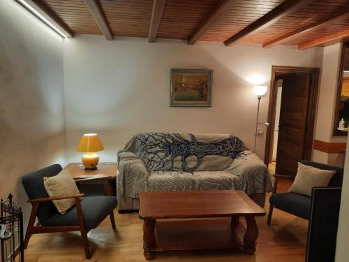 Ruang duduk di Bonito apartamento Incles by Renttarter