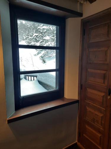  Bonito apartamento Incles by Renttarter -  Room  picture :   Tea/Coffee maker    Shower    TV                           