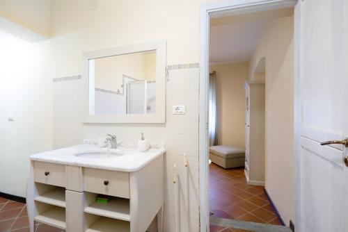 Et badeværelse på Casa Conte Picedi appartamento Luna