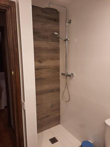  Bonito apartamento Incles by Renttarter -  Room  picture :   Tea/Coffee maker    Shower    TV                           