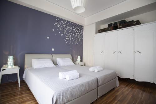 Modern-Vintage apartment by Acropolis museum