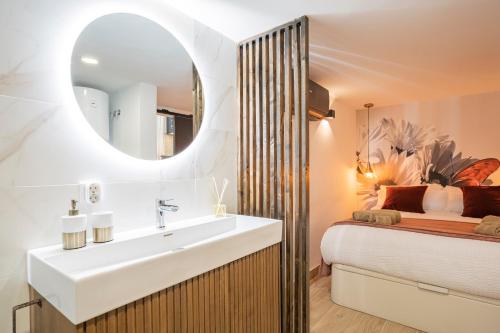 Phòng tắm tại For You Rentals New Duplex Apartment Chamberí-Arapiles BDG46