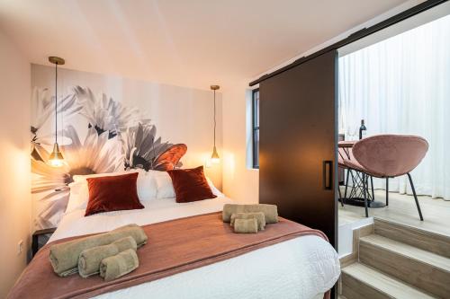 Giường trong phòng chung tại For You Rentals New Duplex Apartment Chamberí-Arapiles BDG46