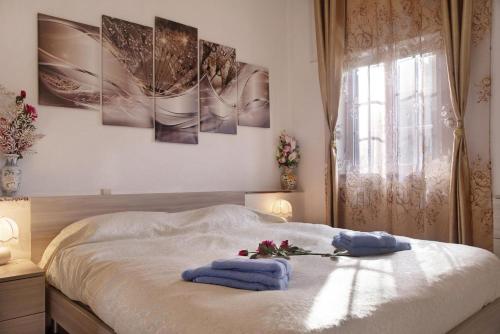 Una cama o camas en una habitación de AL CIOS lago Maggiore