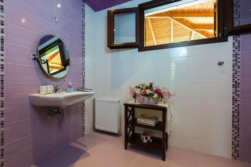 A television and/or entertainment centre at Aphrodite Villa