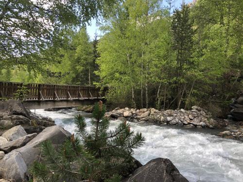 Le CHAL HEUREUX bel appartement dans vieille ferme de montagne rénovée