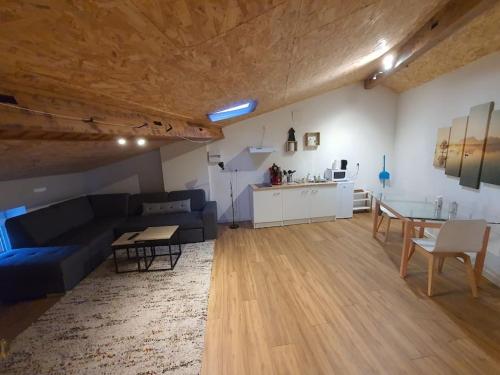 Kuchyň nebo kuchyňský kout v ubytování LOFT DU GET
