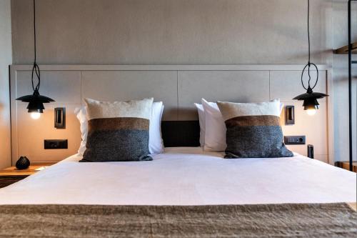 Domes Aulus Elounda All-Inclusive Resort, Adults only, Curio by Hiltonにあるベッド